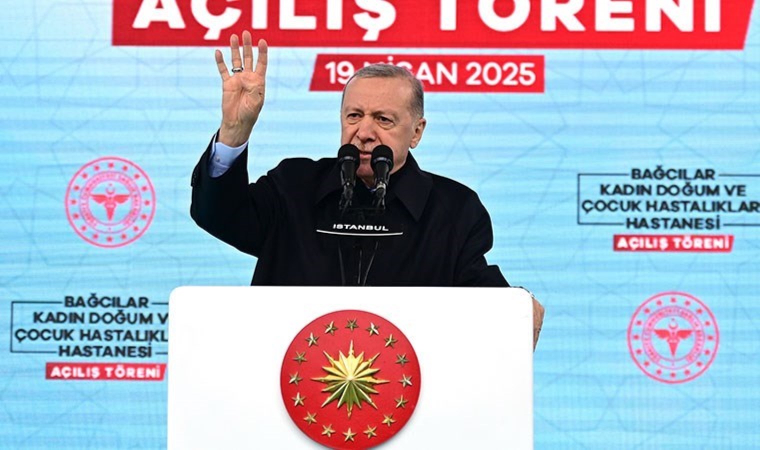 Erdoğan konuşurken ‘AK Parti sebep enflasyon sonuç’ pankartı açan işçi tutuklandı