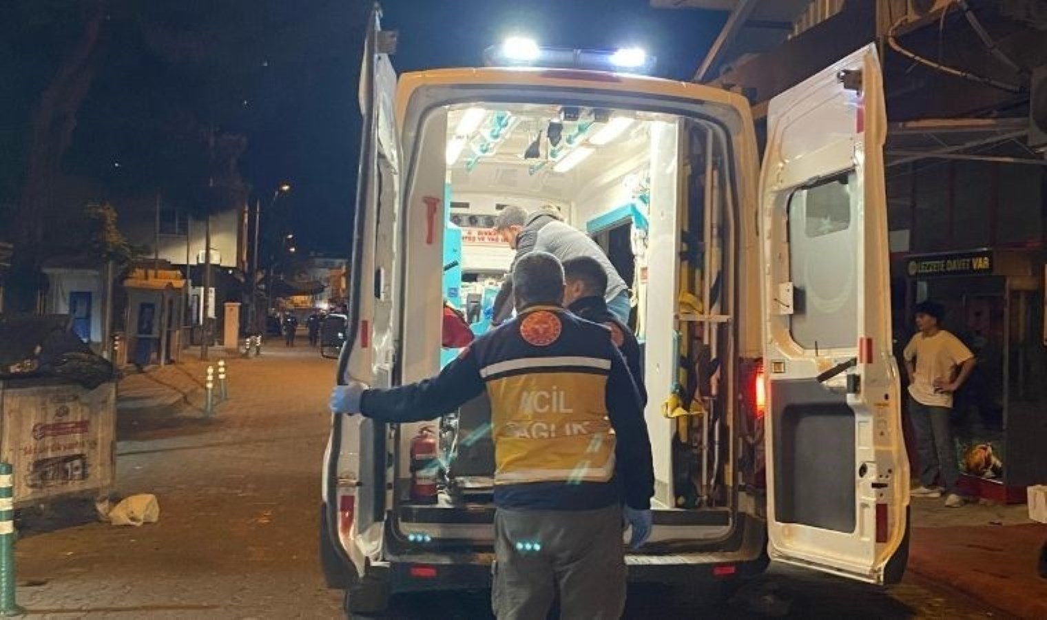 Eşini öldürdü, 8 yaşındaki kızını da yaraladı