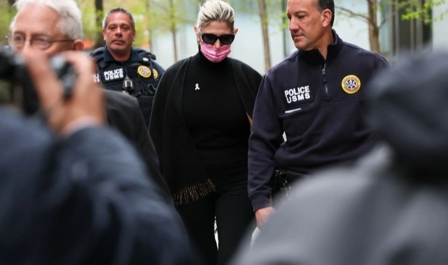 Eski senatörün eşi, rüşvet davasında suçlu bulundu