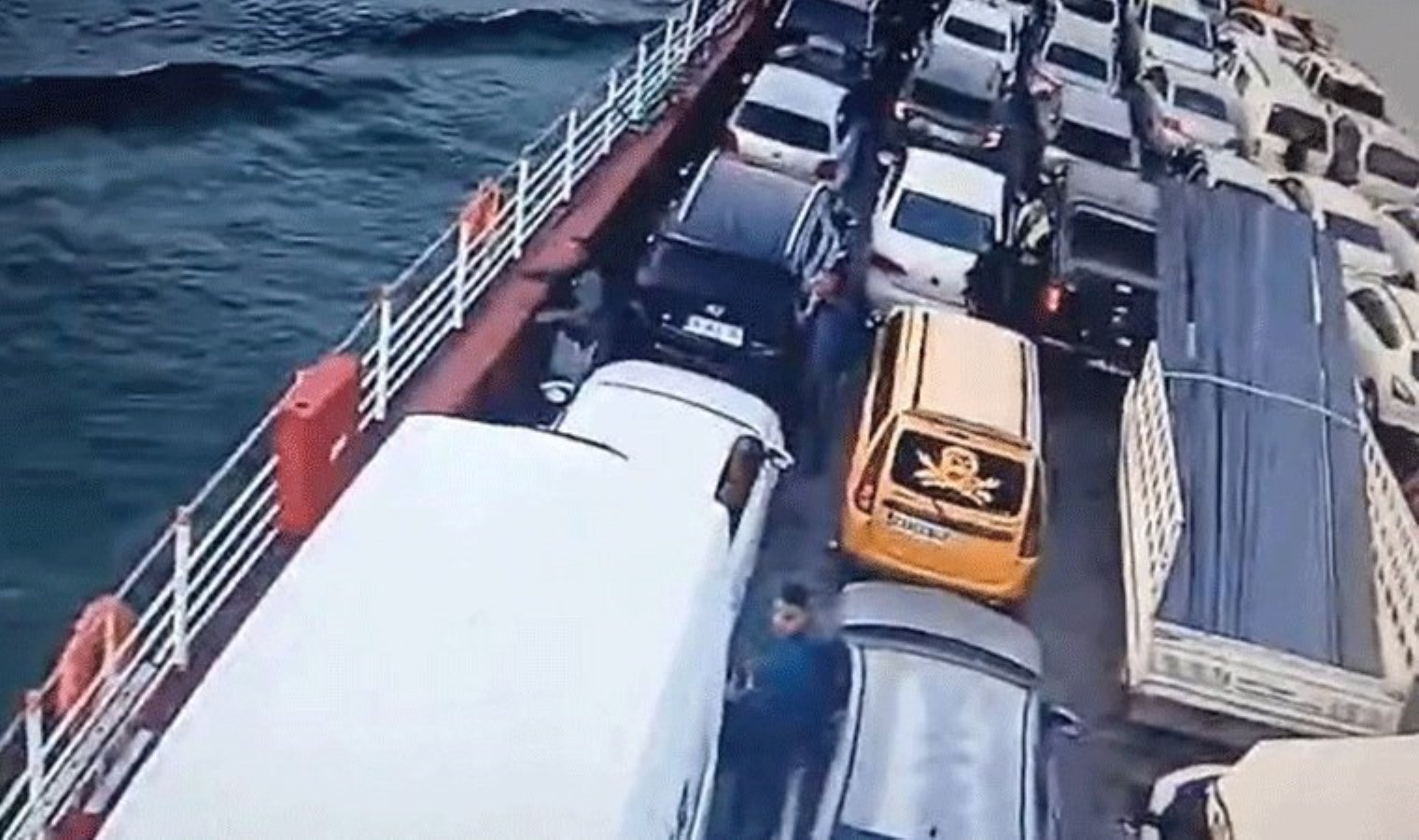Faciadan dönüldü… Feribottan baraja atladı!