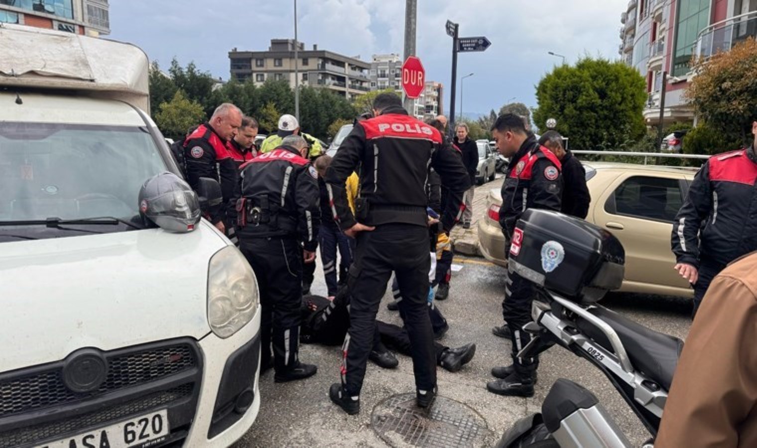 Faciadan dönüldü! Motosikletli polis timi kazaya karıştı: 1 polis yaralandı