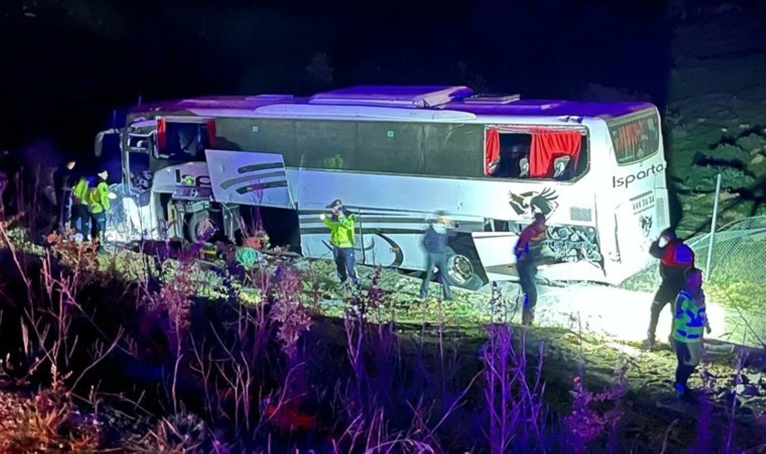 Feci kaza… Aydın’da yolcu otobüsü bariyere çarptı: 1 ölü, 26 yaralı