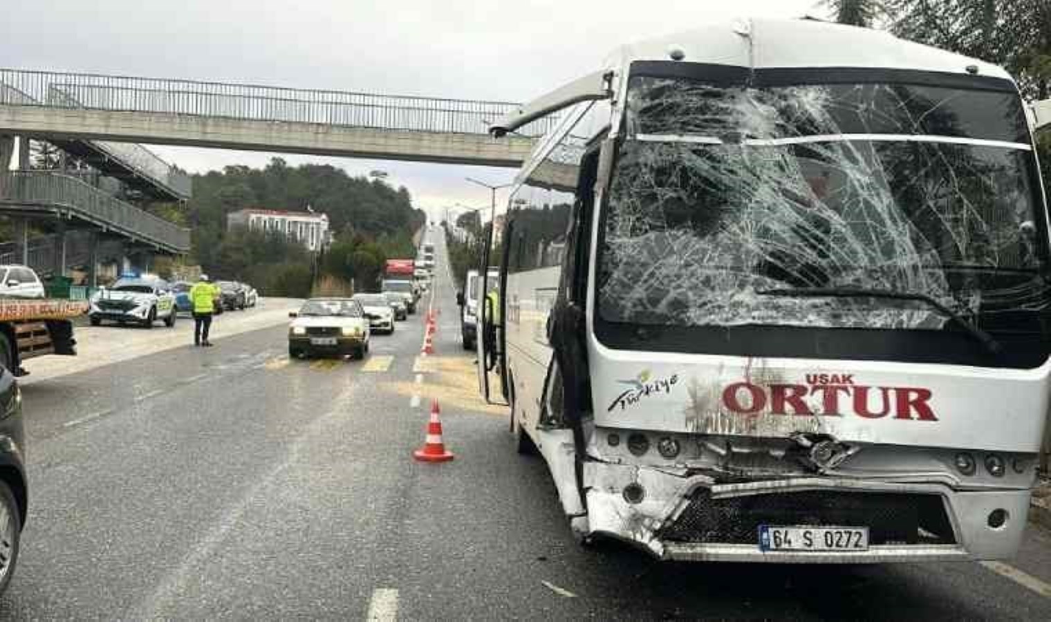 Feci kaza… İki işçi servis aracı çarpıştı: Çok sayıda yaralı var!