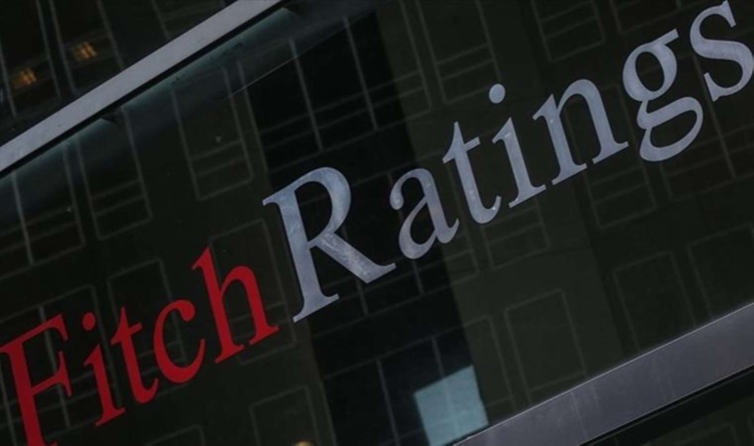 Fitch küresel büyüme tahminini düşürdü