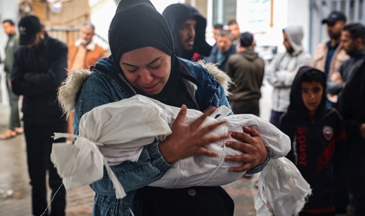 Gazze’de sivilleri hedef alan İsrail’den “cehennemin kapıları açılacak” açıklaması