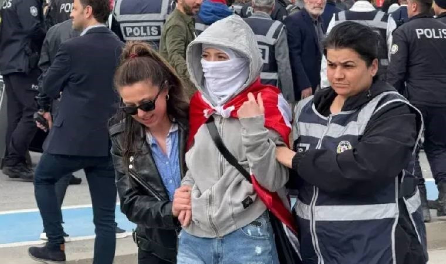 Gençlerin tutuklanmasına sanat dünyasından tepki!