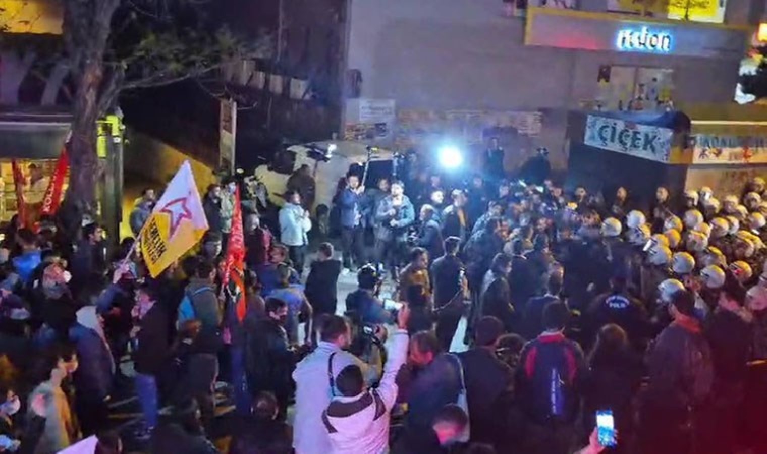 ‘Gençlik ayakta’ yürüyüşü: Ankara’da öğrencilere polis müdahalesi