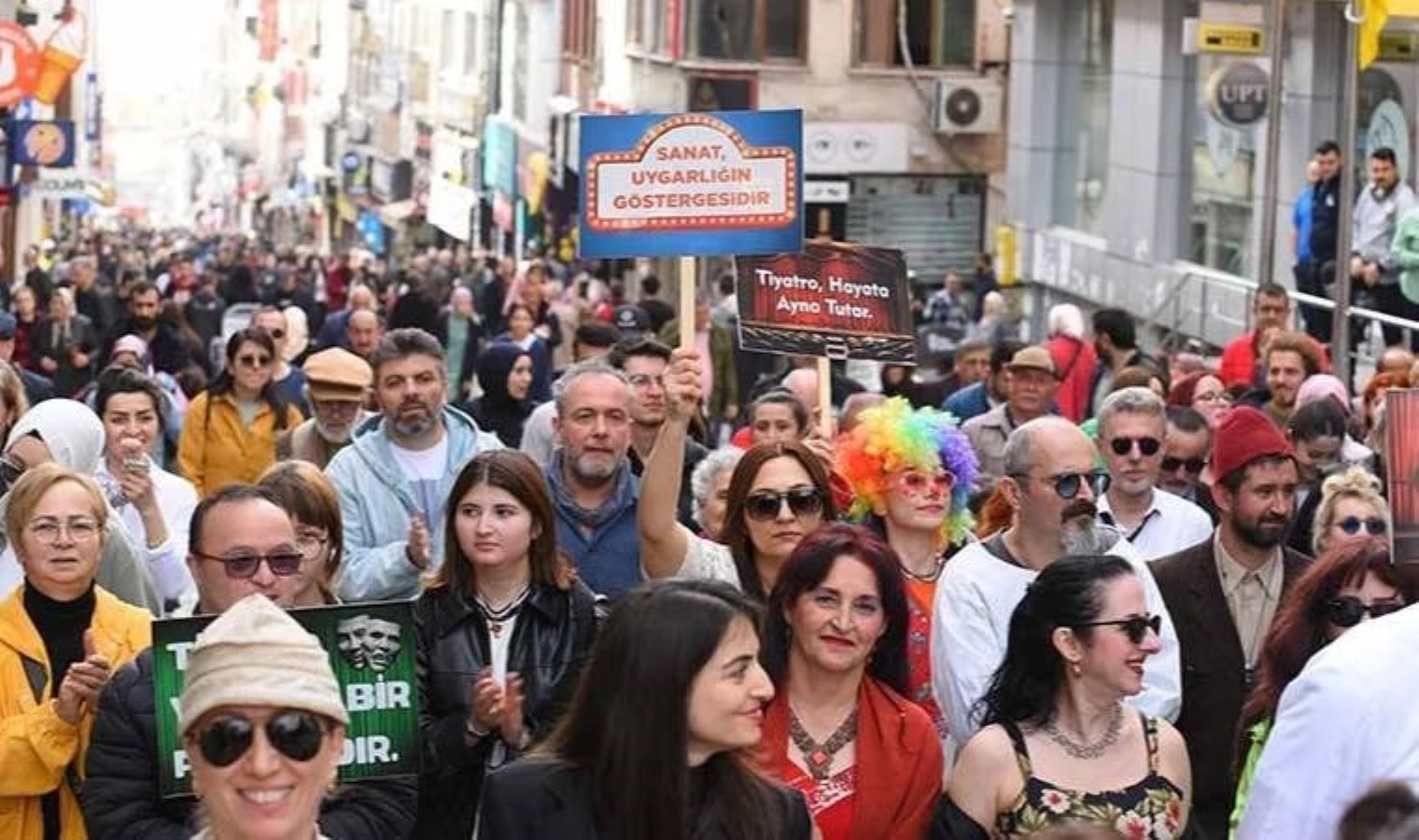 Giresunlular Dünya Tiyatro Günü’nde yürüdü