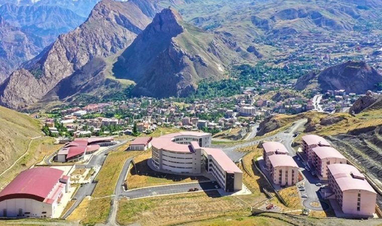 Hakkari Üniversitesi’nde eğitime 2 gün ara verildi!