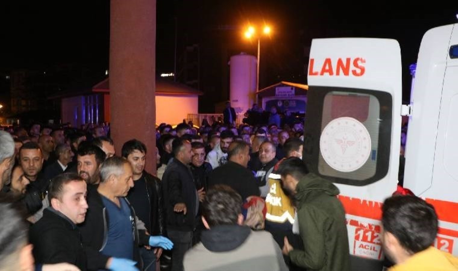 Hakkari’de iş cinayeti… İş makinesinin altında kalan işçi kurtarılamadı!