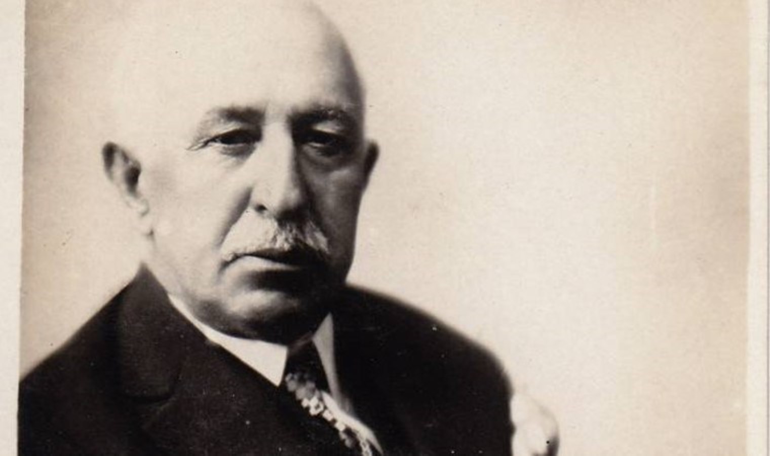 Halid Ziya Uşaklıgil kimdir? Halid Ziya Uşaklıgil’in kitapları nelerdir? Halid Ziya Uşaklıgil’in sanat ve özel yaşamı…