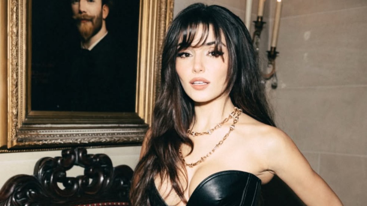 Hande Erçel, kapak kızı oldu! Pozları çok beğenildi