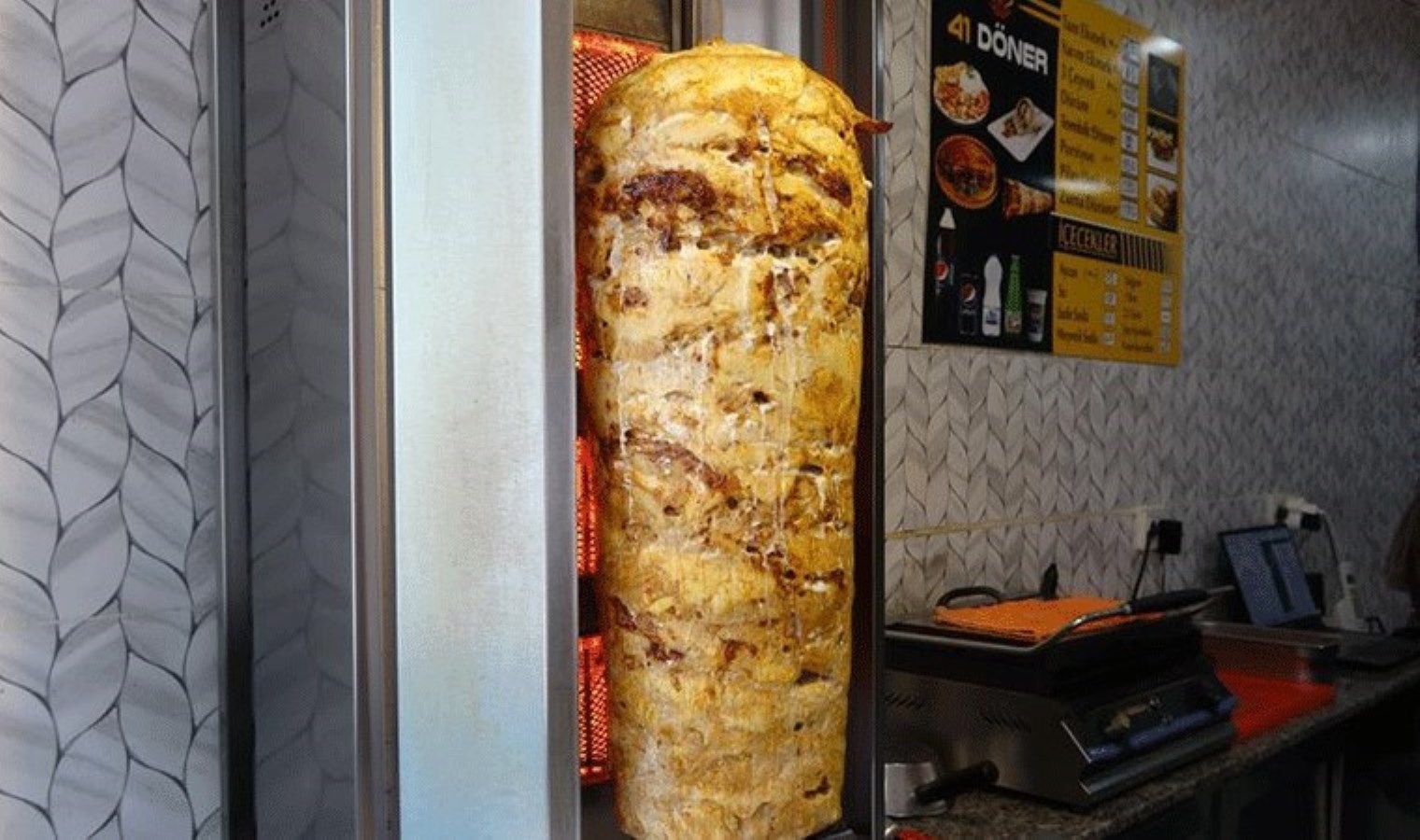 Hastanelik olanların sayısı 600’ü geçti! Tavuk dönerden zehirlenen yurttaşlar konuştu…