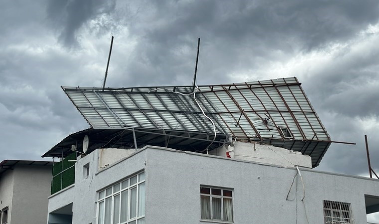 Hatay’da fırtına yaşamı olumsuz etkiledi