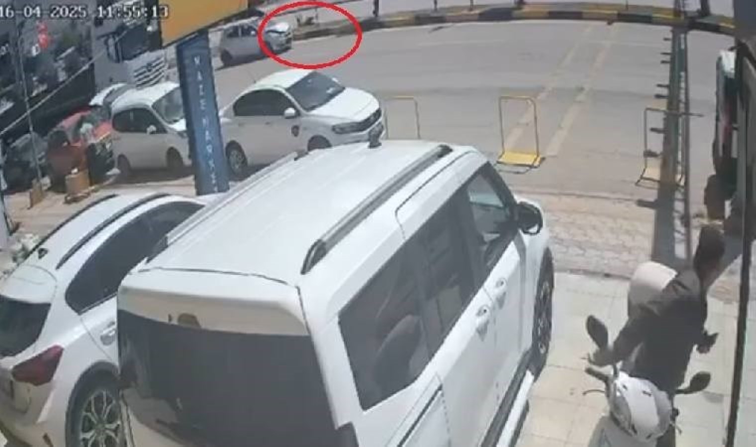 Hatay’da otomobil yayalara çarptı: Ölü ve yaralı var!