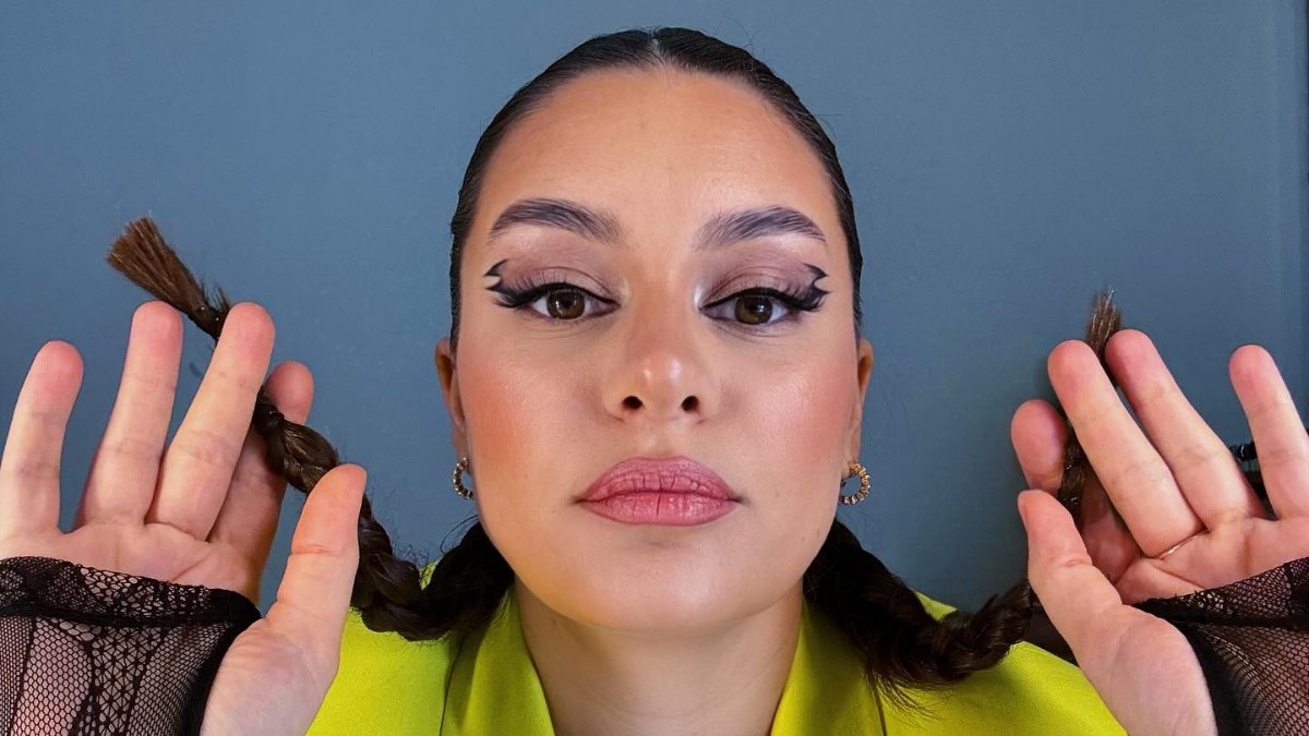 Hem anne hem şarkıcı! Atiye bebeğiyle stüdyoya girdi!