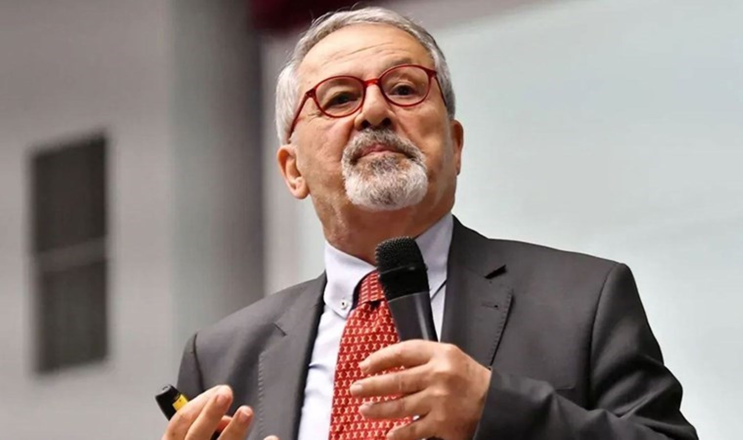 Hocaların ‘deprem’ kavgası… Naci Görür tartışmalara son noktayı koydu, isim vermeden eleştirdi: ‘Her titr taşıyan bilim adamı değildir!’