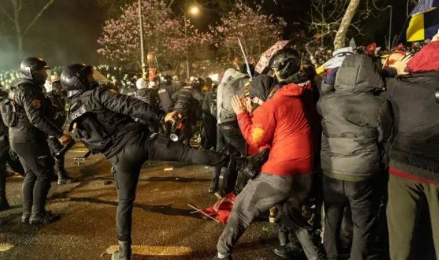 İBB merkezli operasyona karşı yayılan protestoları siyaset bilimciler değerlendirdi: Anlık bir öfke değildi