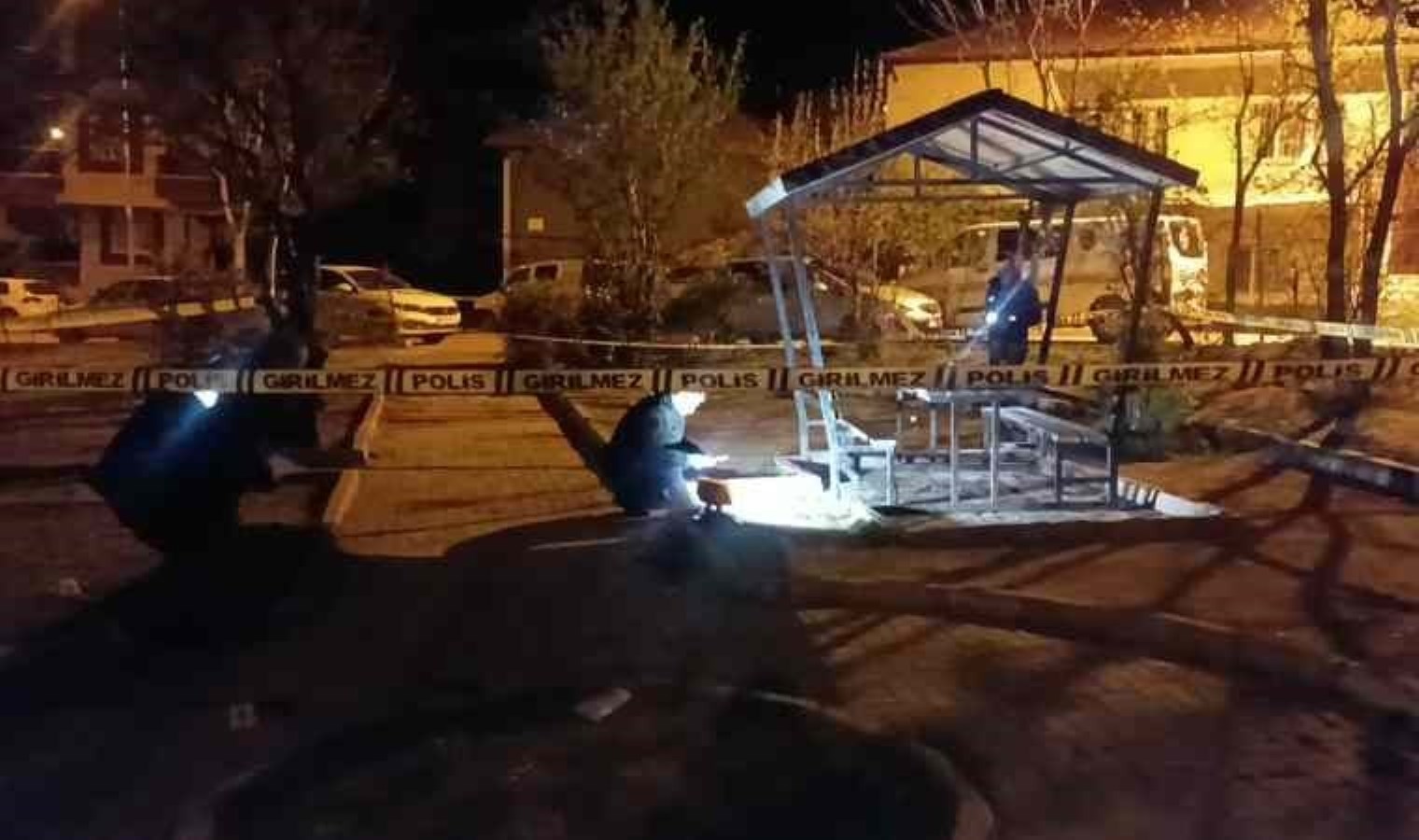 İki grup arasında çıkan bıçaklı kavga: 1 ölü, 3 yaralı