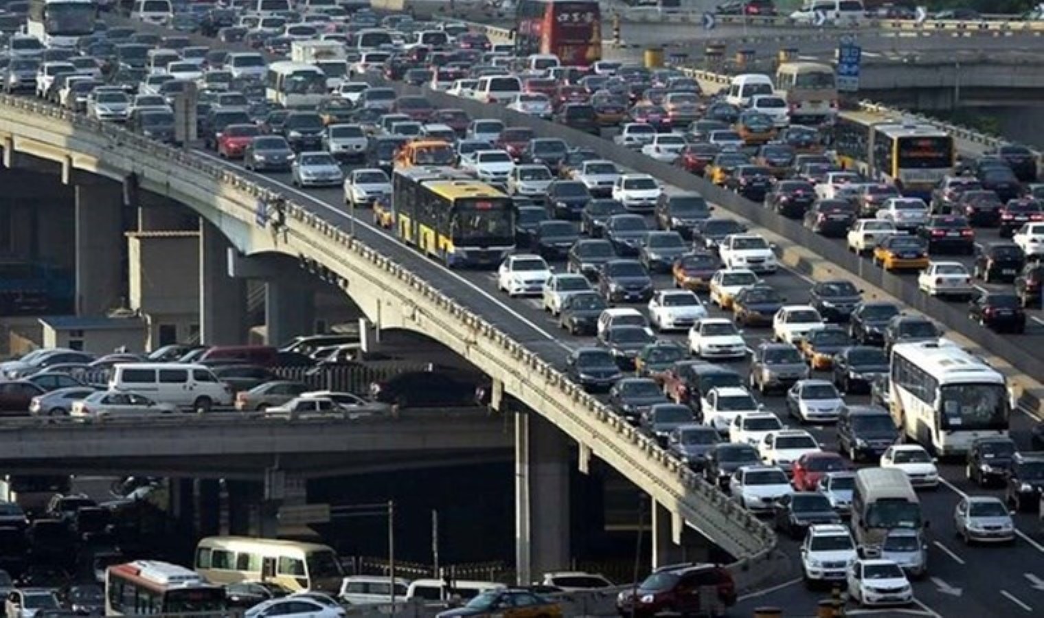 İran’da nevruz tatilindeki trafik kazalarında 747 kişi hayatını kaybetti