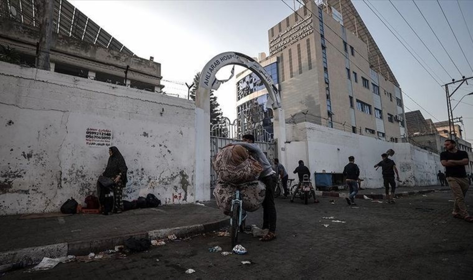 İsrail’den El-Ehli Baptist Hastanesi’ne hava saldırısı