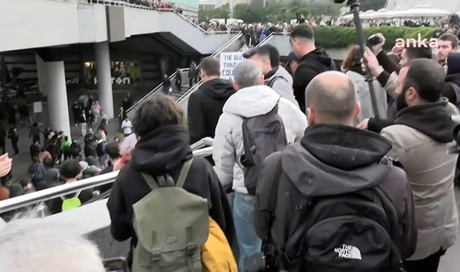 İstanbul Barosu açıkladı: Cevahir AVM önündeki protestolarda 3 avukat gözaltına alındı