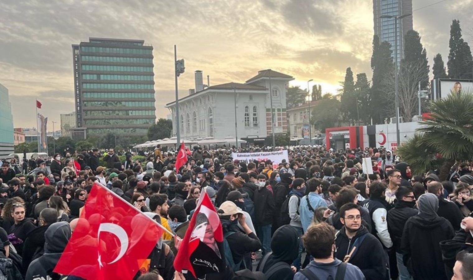 İstanbul Barosu’ndan ‘gözaltılara yönelik kötü muamele’ açıklaması: ‘En temel insani ihtiyaçları dahi karşılanmadı’