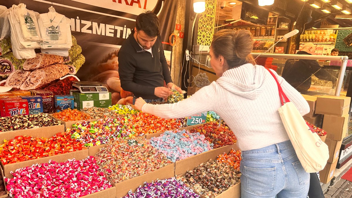 İstanbul, Eminönü’nde bayram alışverişi başladı