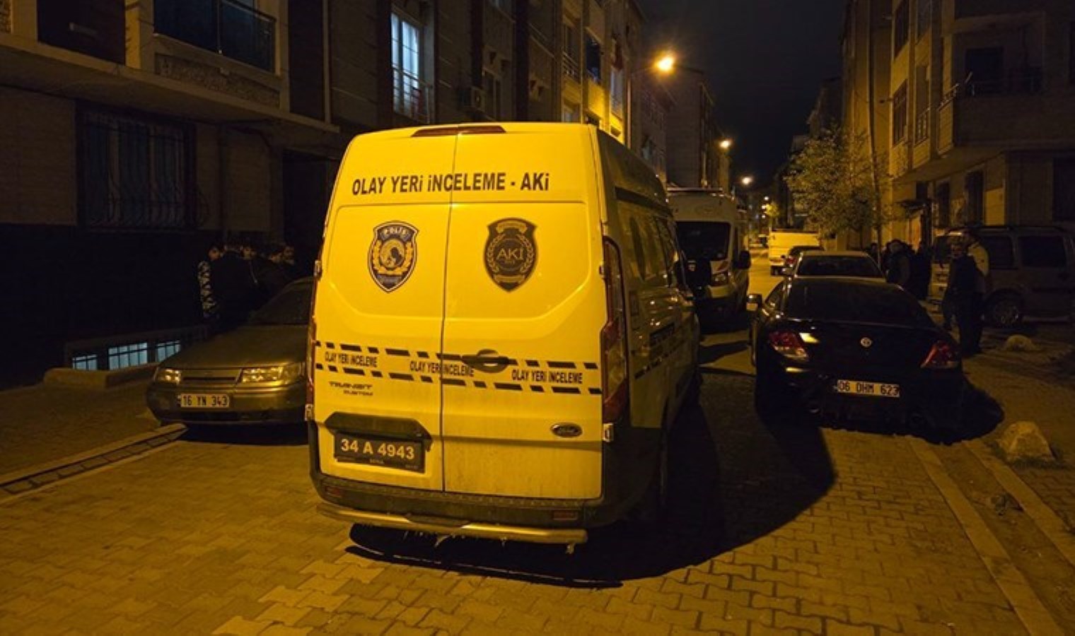 İstanbul Esenyurt’ta vahşet: 17 yaşındaki çocuk, kız arkadaşını yaralayıp annesini öldürdü!