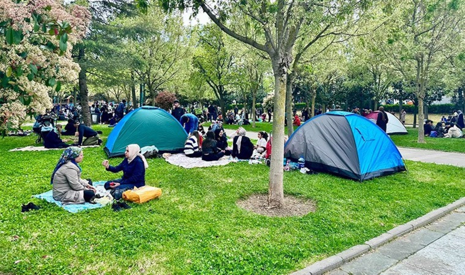 İstanbul’da 6.2’lik deprem… Yurttaşlar Taksim Gezi Parkı’na sığındı: Kurdukları çadırların çoğu kaldırıldı!