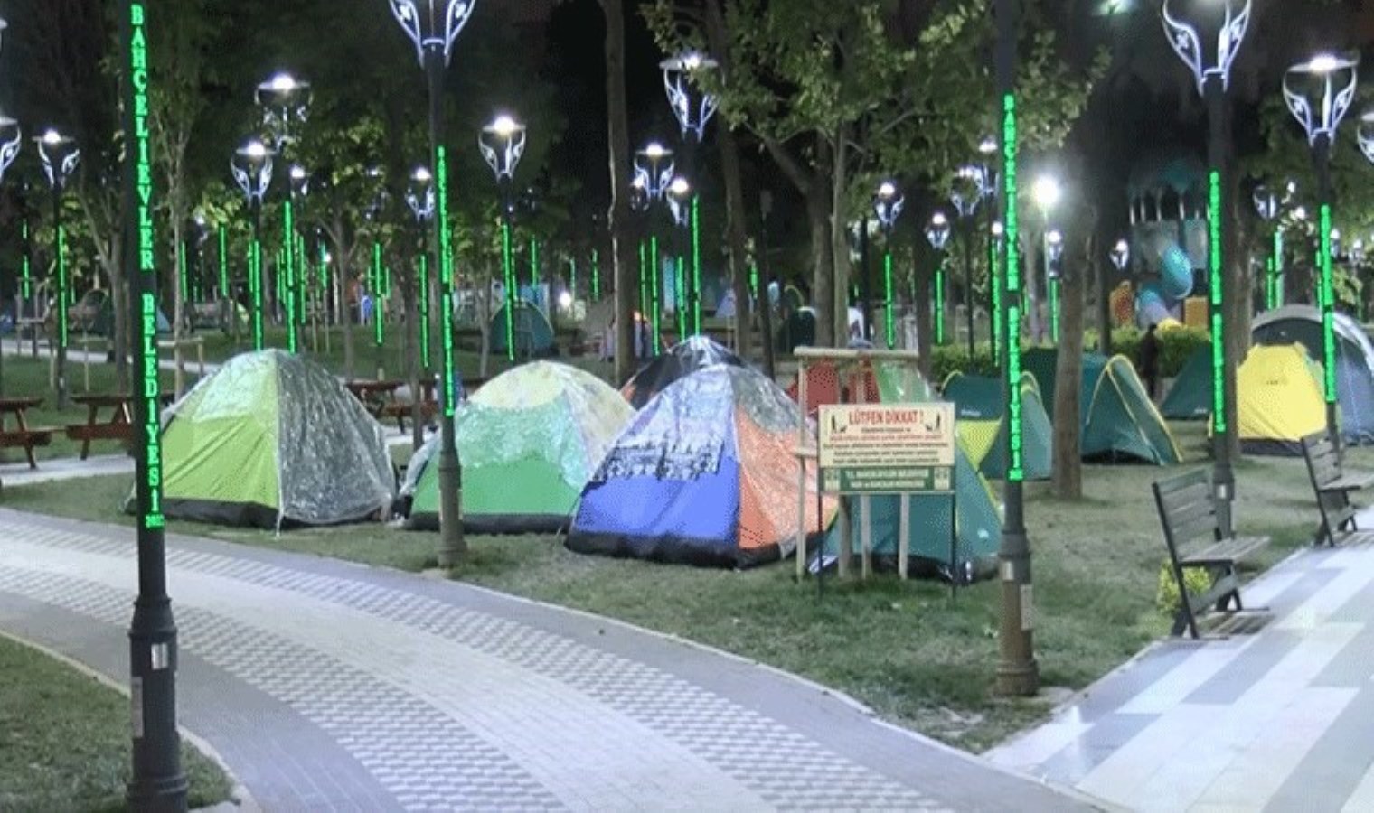 İstanbul’da çadırlarda deprem nöbeti: ‘Deprem olabilir diye korkuyorum’