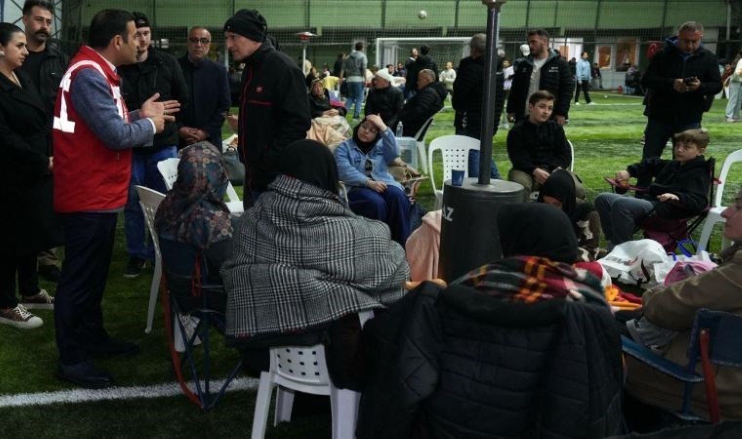 İstanbul’da deprem: Belediyeler yurttaşların yanında