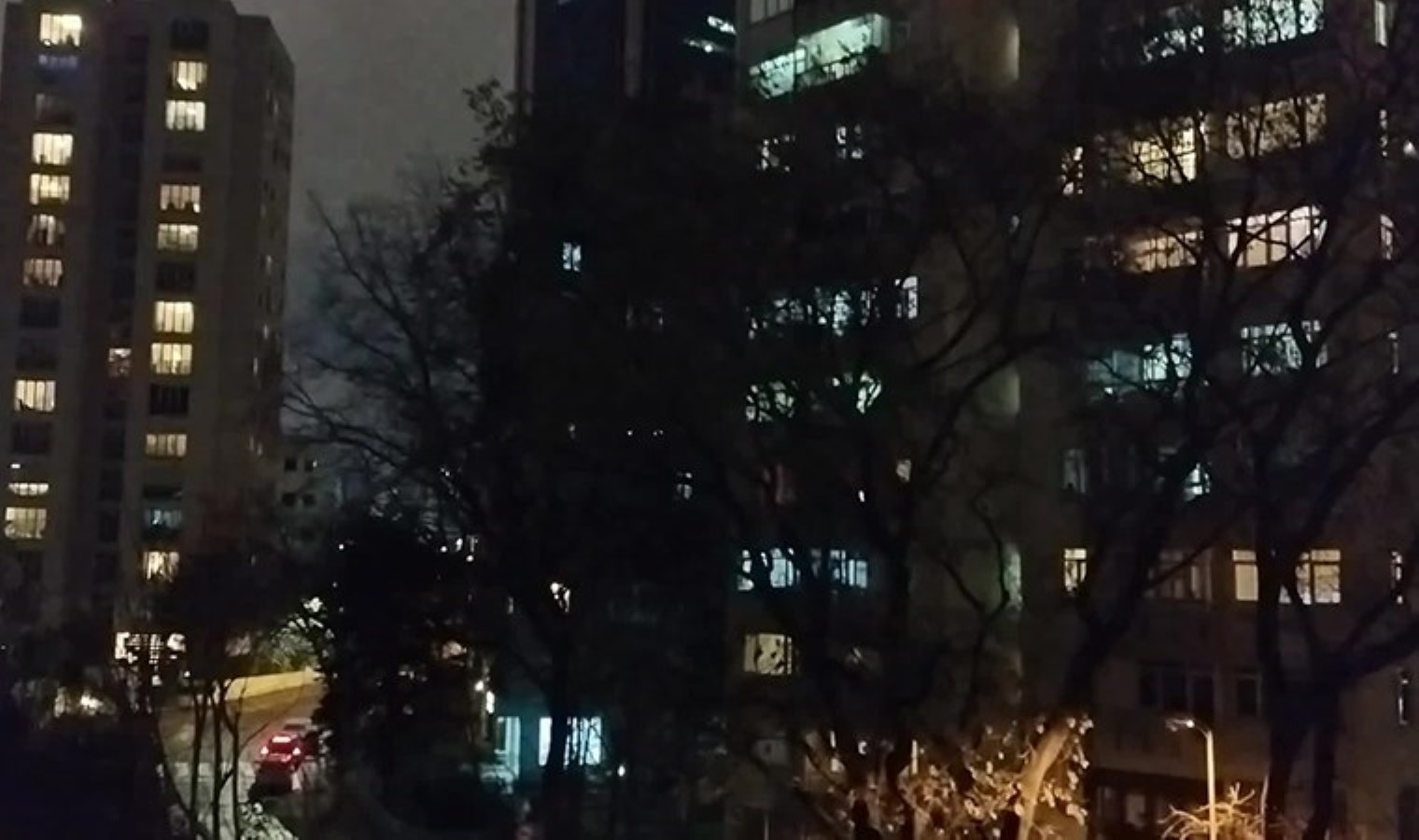 İstanbul’da ‘Ekrem İmamoğlu’ desteği: Evlerin ışıkları açıp kapatıldı, ıslıklar yükseldi