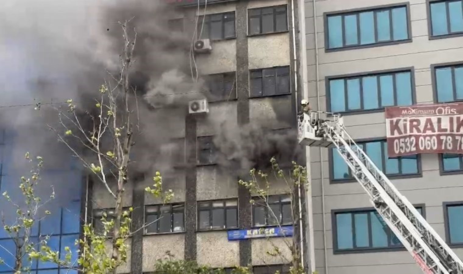 İstanbul’da iş merkezinde korkutan yangın!