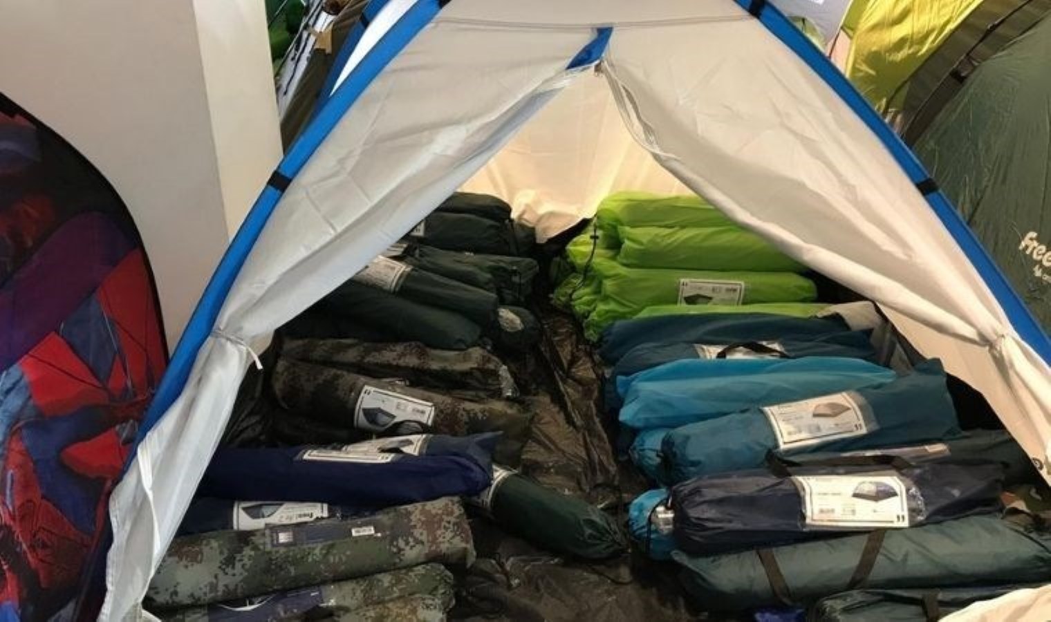 İstanbul’da vatandaşlar çadır satış yerlerine akın etti