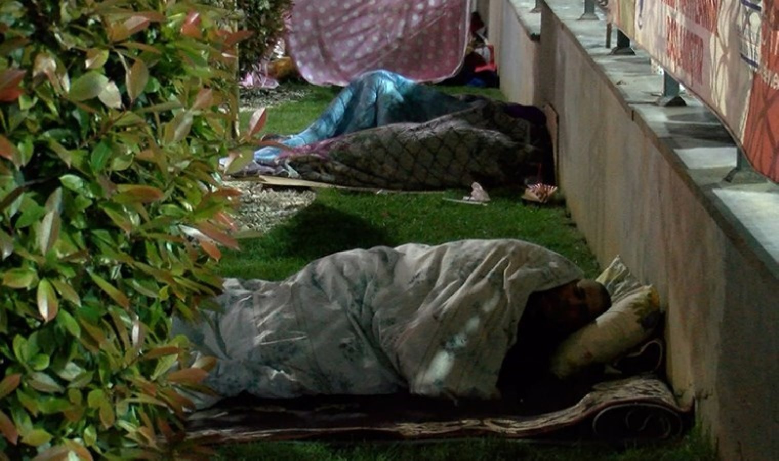 İstanbullular deprem sonrası 3. geceyi de dışarıda geçirdi