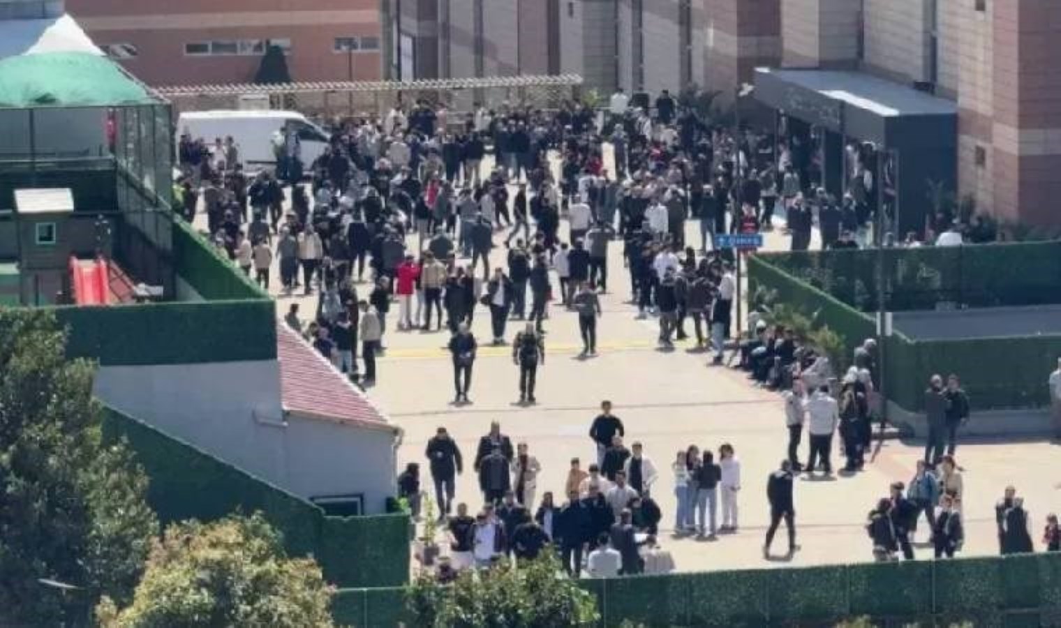 İYİ Partili Kavuncu’dan ‘deprem’ açıklaması: ‘İnsanlar evlerinde değil tabutlarda yaşıyor’