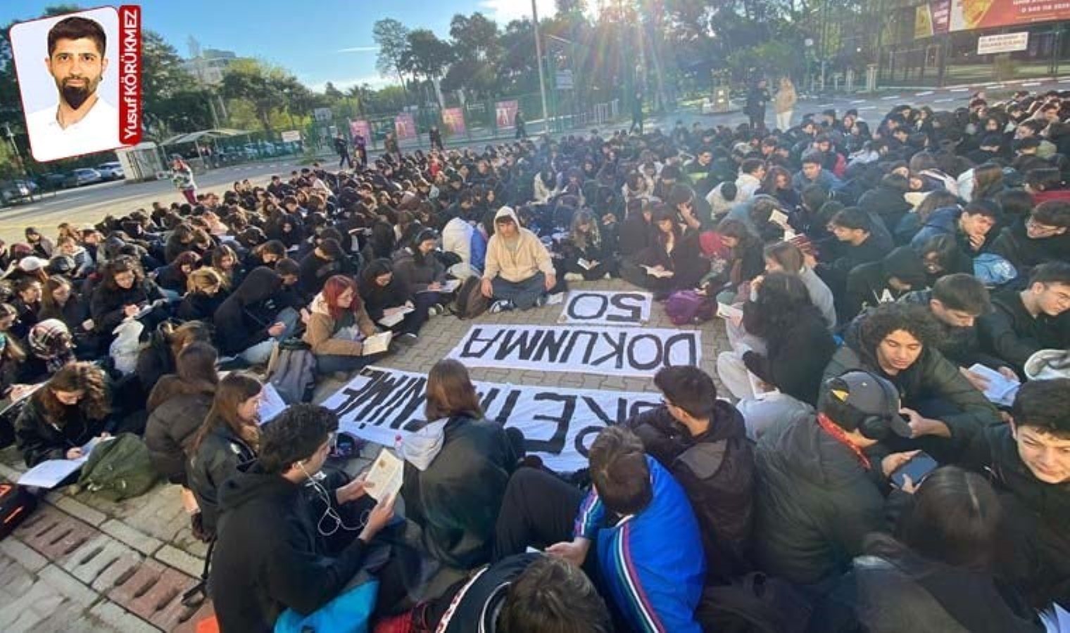 İzmir Atatürk Lisesi’nde ‘Öğretmenime dokunma’ eylemi