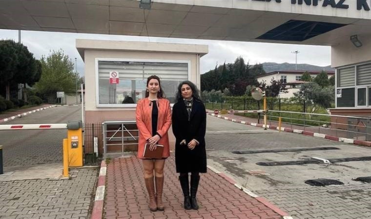 İzmir Barosu Menemen Cezaevi idaresi ile görüştü