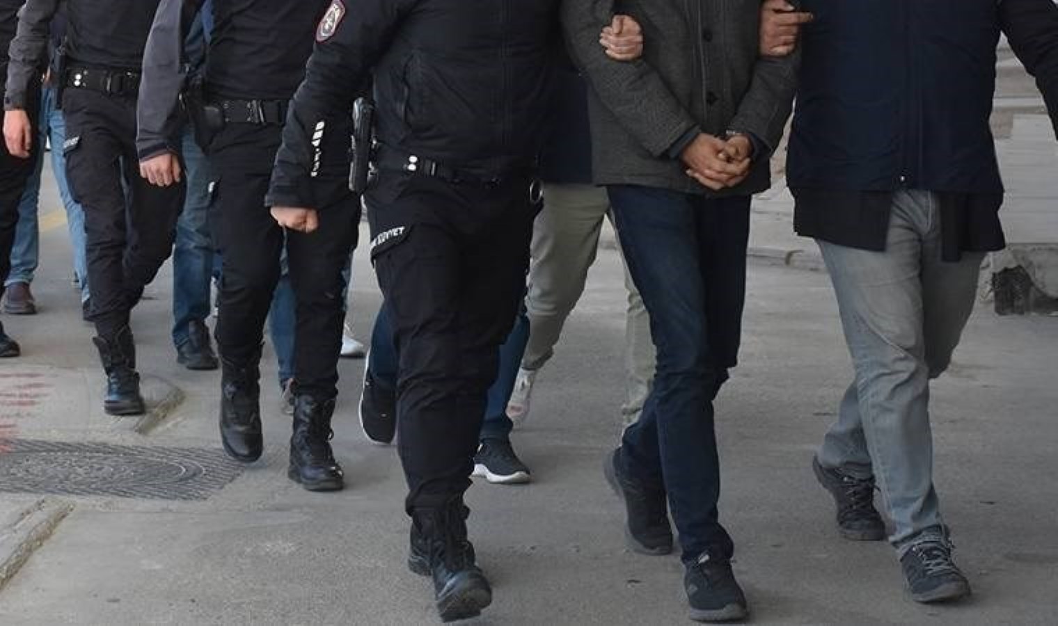 İzmir’de FETÖ operasyonu: 9 polis gözaltına alındı!