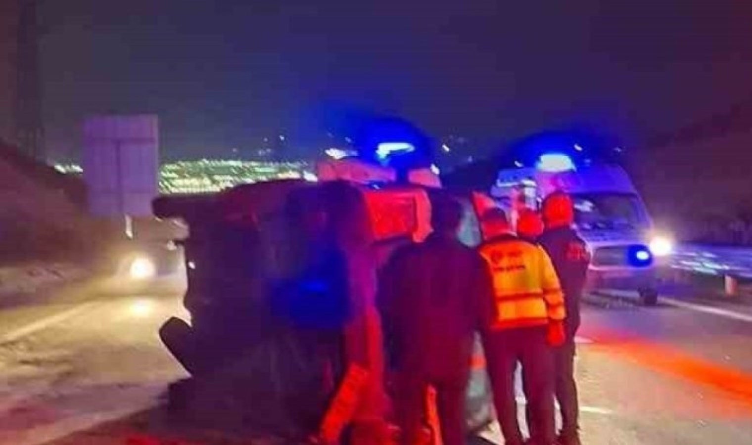 İzmir’de kontrolden çıkan minibüs takla attı: Ölü ve yaralılar var!