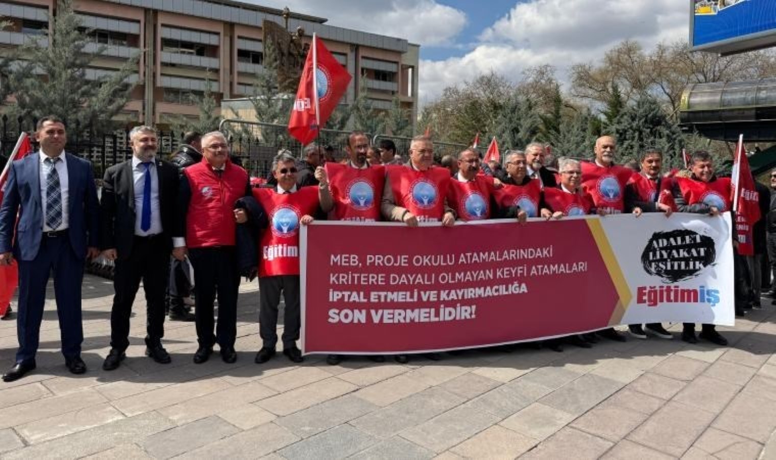 Kadem Özbay’dan MEB’e Proje Okulları tepkisi: ‘MEB Cumhuriyet karşıtı proje bakanlığına dönüşmüştür’