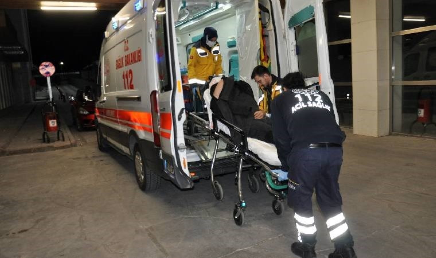 Kaldırımda yürürken bıçaklı saldırıya uğradı!