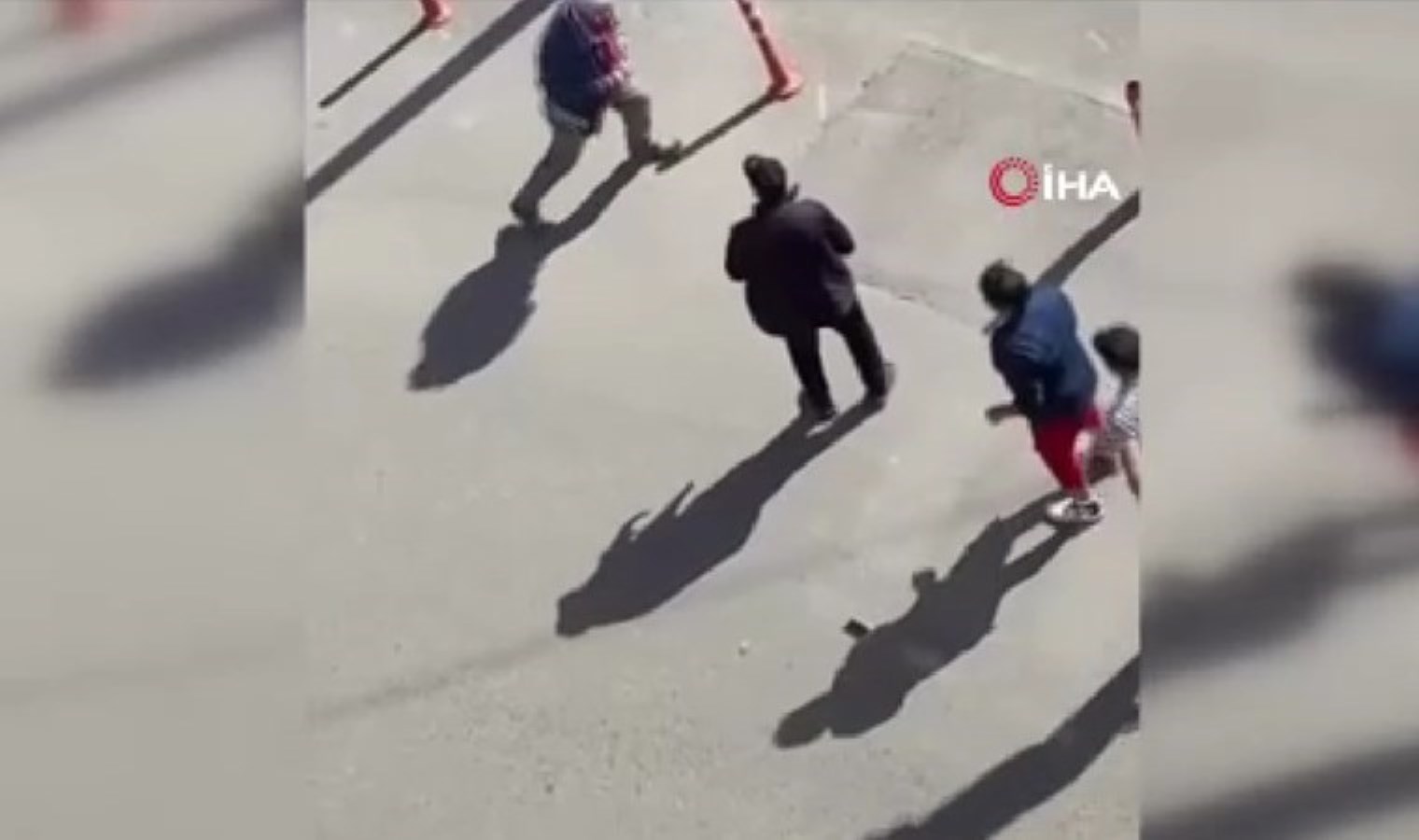 Karabük’te ortalık karıştı: Birbirlerine taş, duba ve bıçakla saldırdılar!