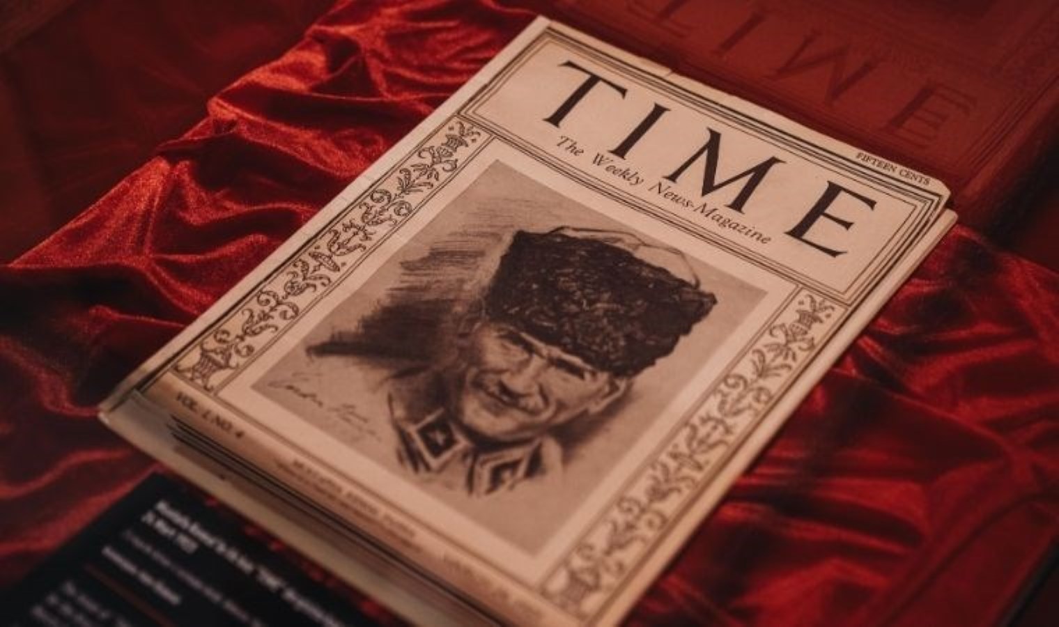 ‘Karanlıkta akan bir yıldız: Mustafa Kemal Atatürk’ sergisi açıldı