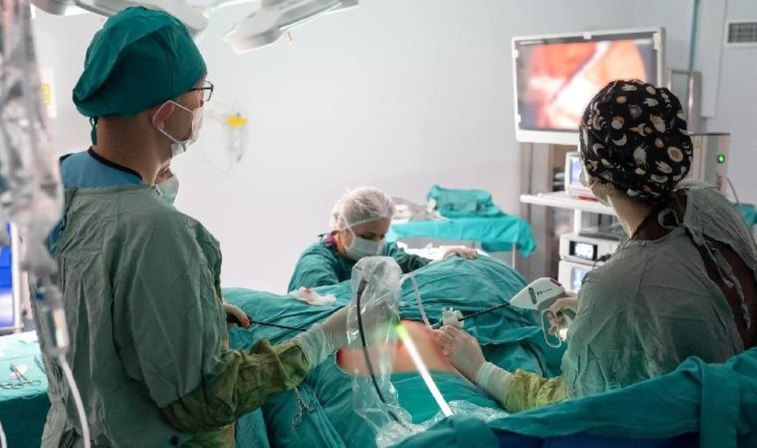 Karın ağrısıyla hastaneye gitti, rahminden 7 kilogram kitle çıkarıldı!