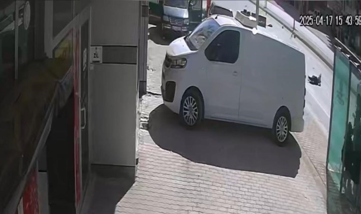 Kaza anı kamerada: Otomobilin çarptığı çocuk hayatını kaybetti!