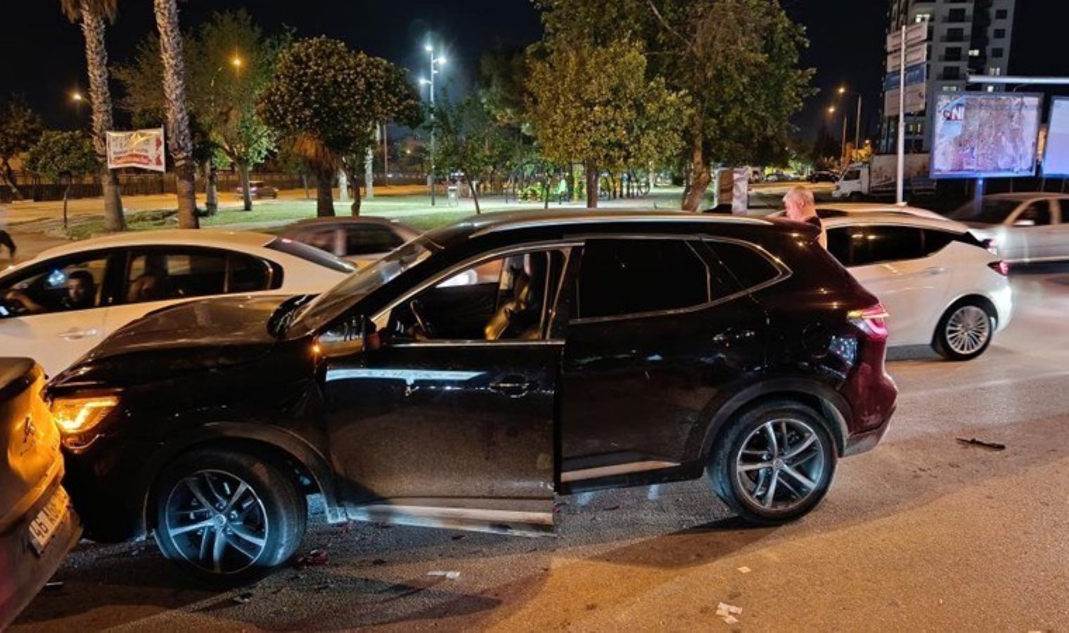 Kırmızı ışıkta pusu! Sürücü ağır yaralandı