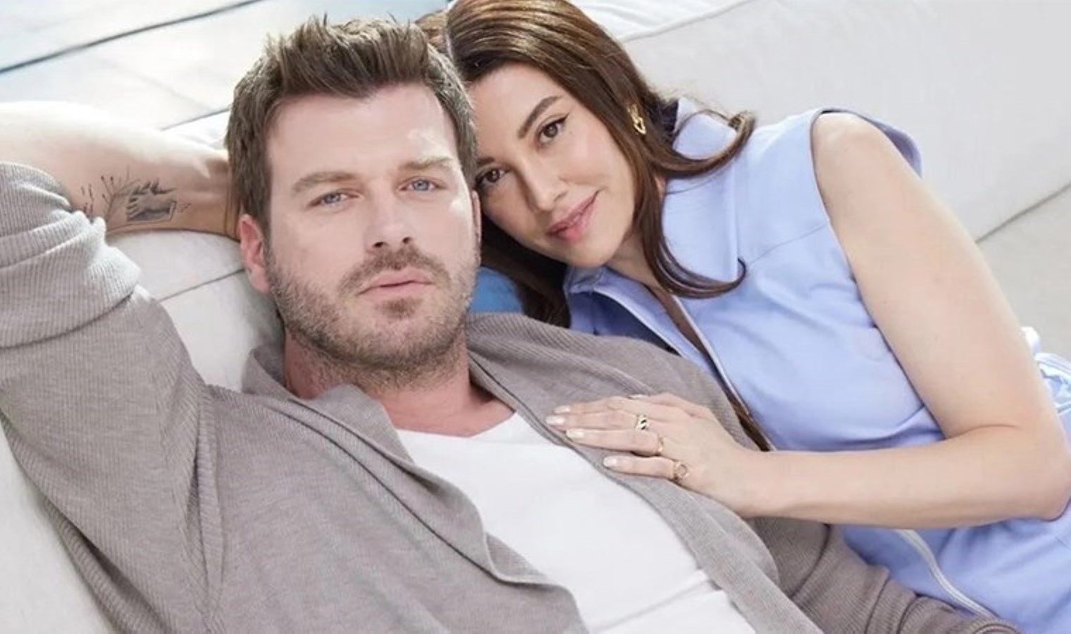 Kıvanç Tatlıtuğ’un eşi Başak Dizer’den öğrencilere tam destek!