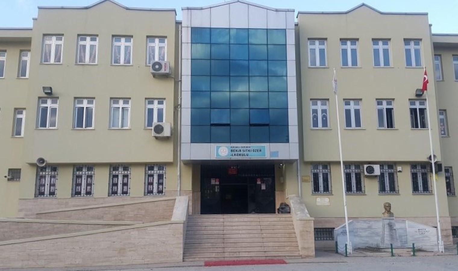 Kocaeli’de ‘menenjit’ şüphesi… 8 yaşındaki İrem hayatını kaybetti: Endişelenen veliler çocuklarını okula göndermedi!